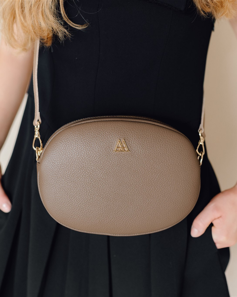 Olivia Bolso Ovalado Piel Taupe