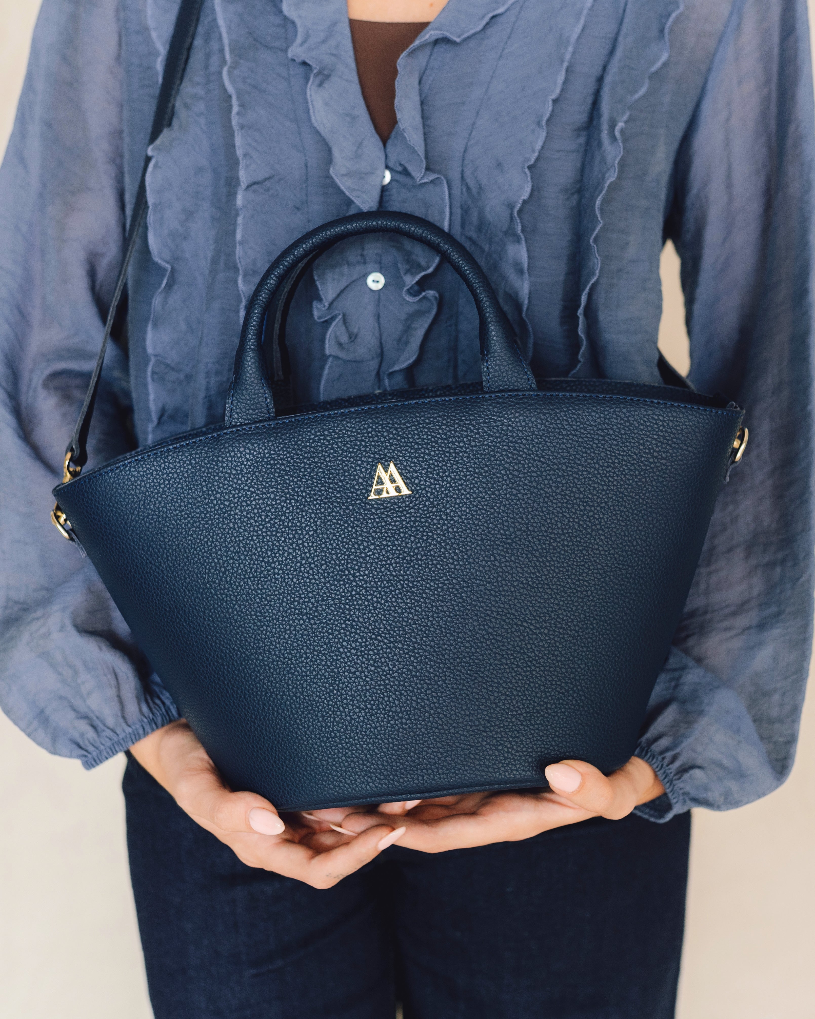 Carlota Bolso Capazo Piel Azul Marino