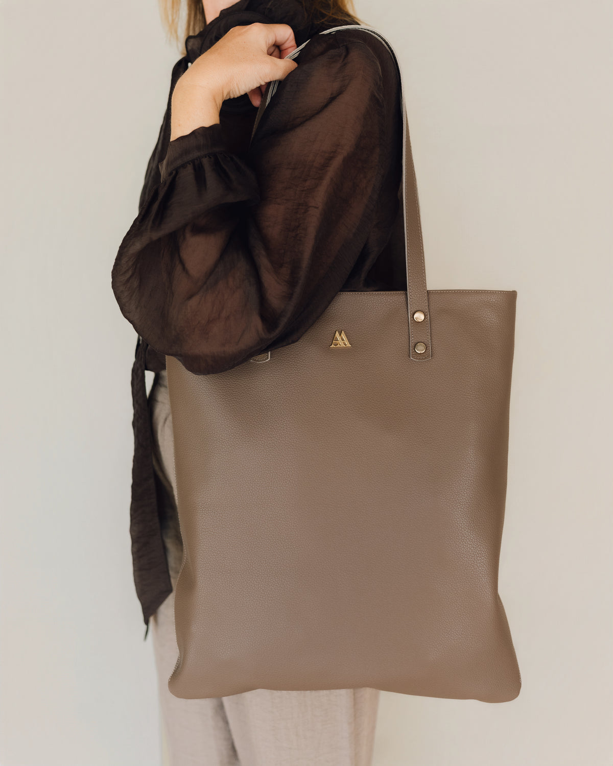Noa Sac fourre-tout en cuir taupe