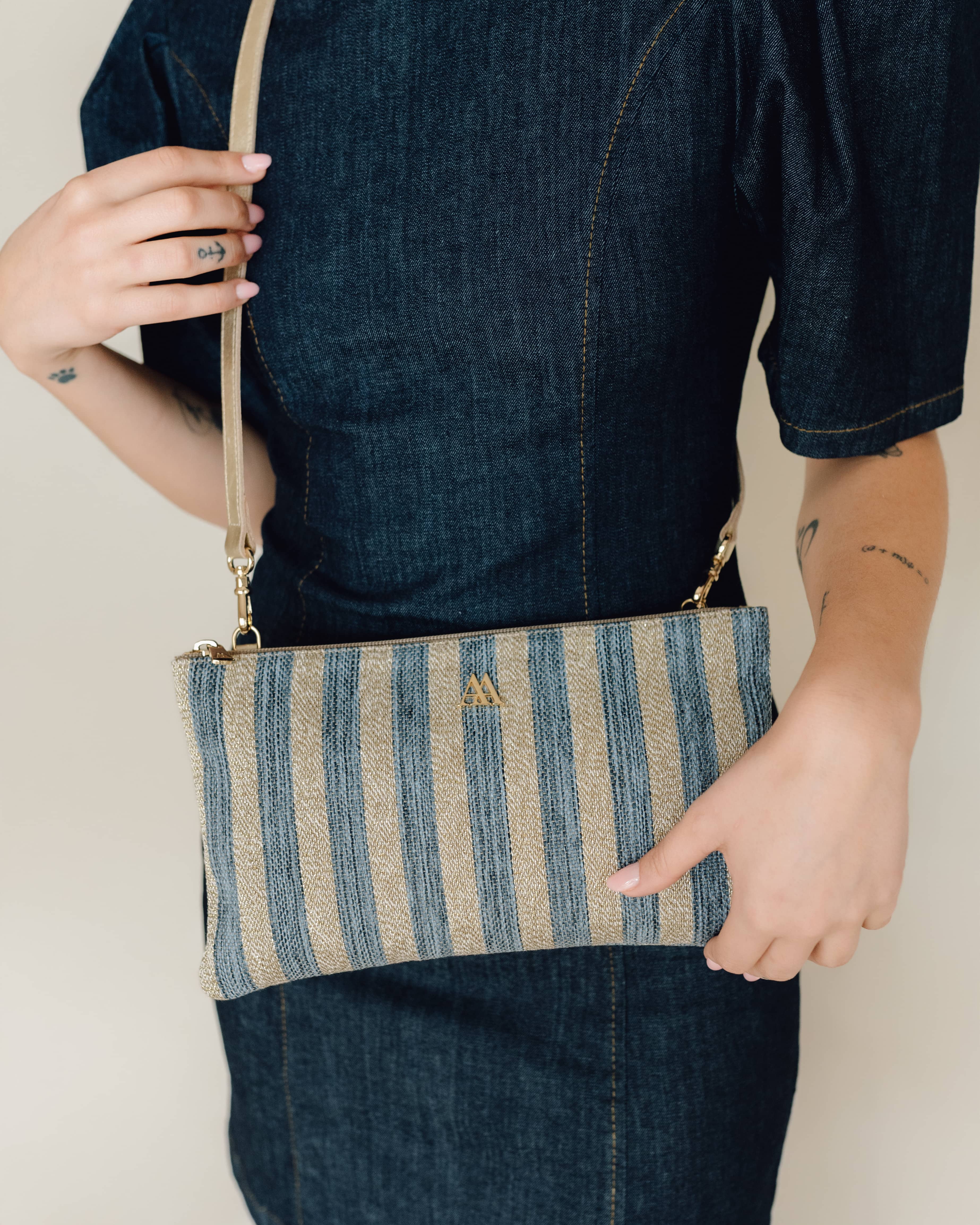 Catalina Bolso Clutch Rayas Lúrex Azul