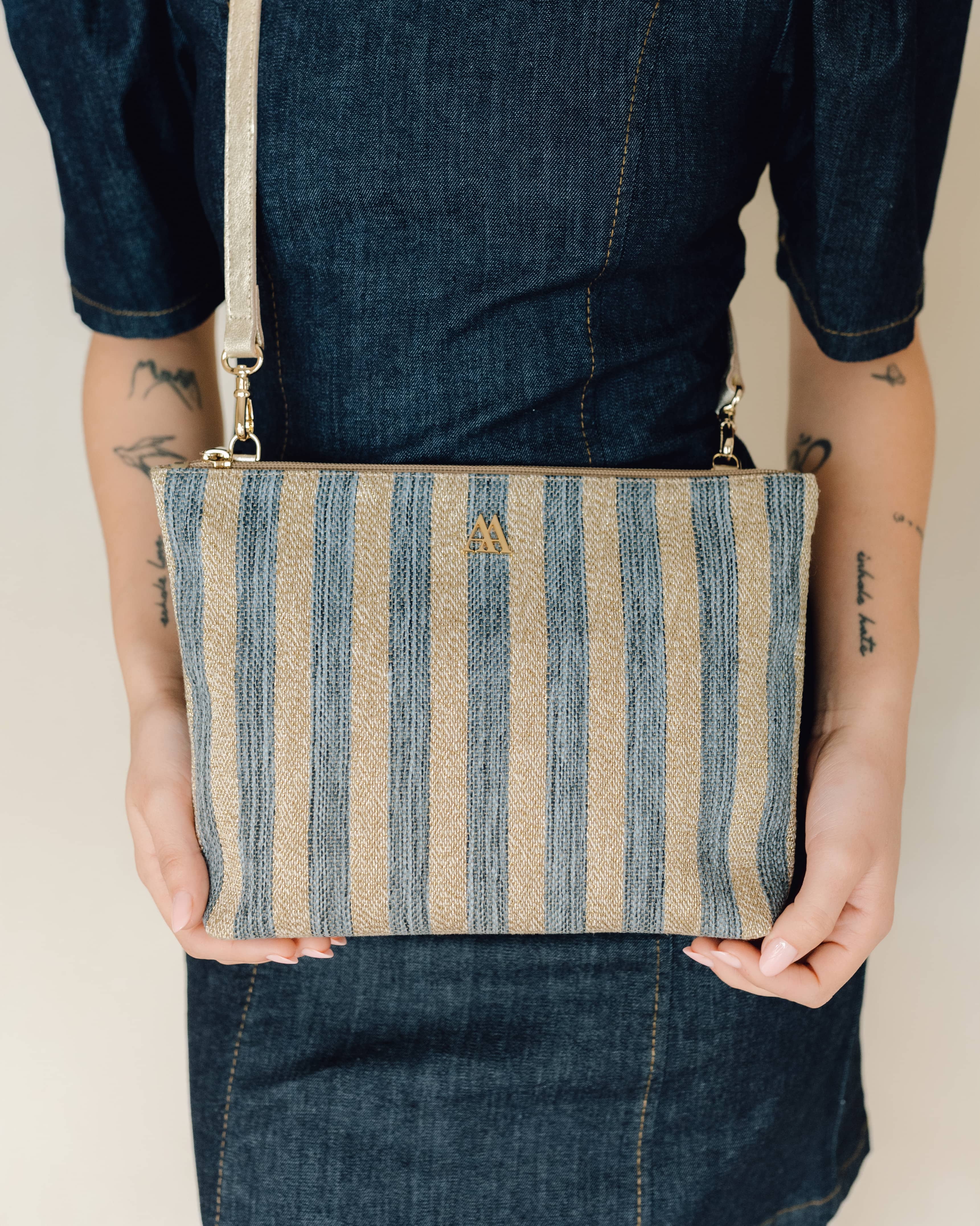 Manola Bolso Clutch Rayas Lúrex Azul