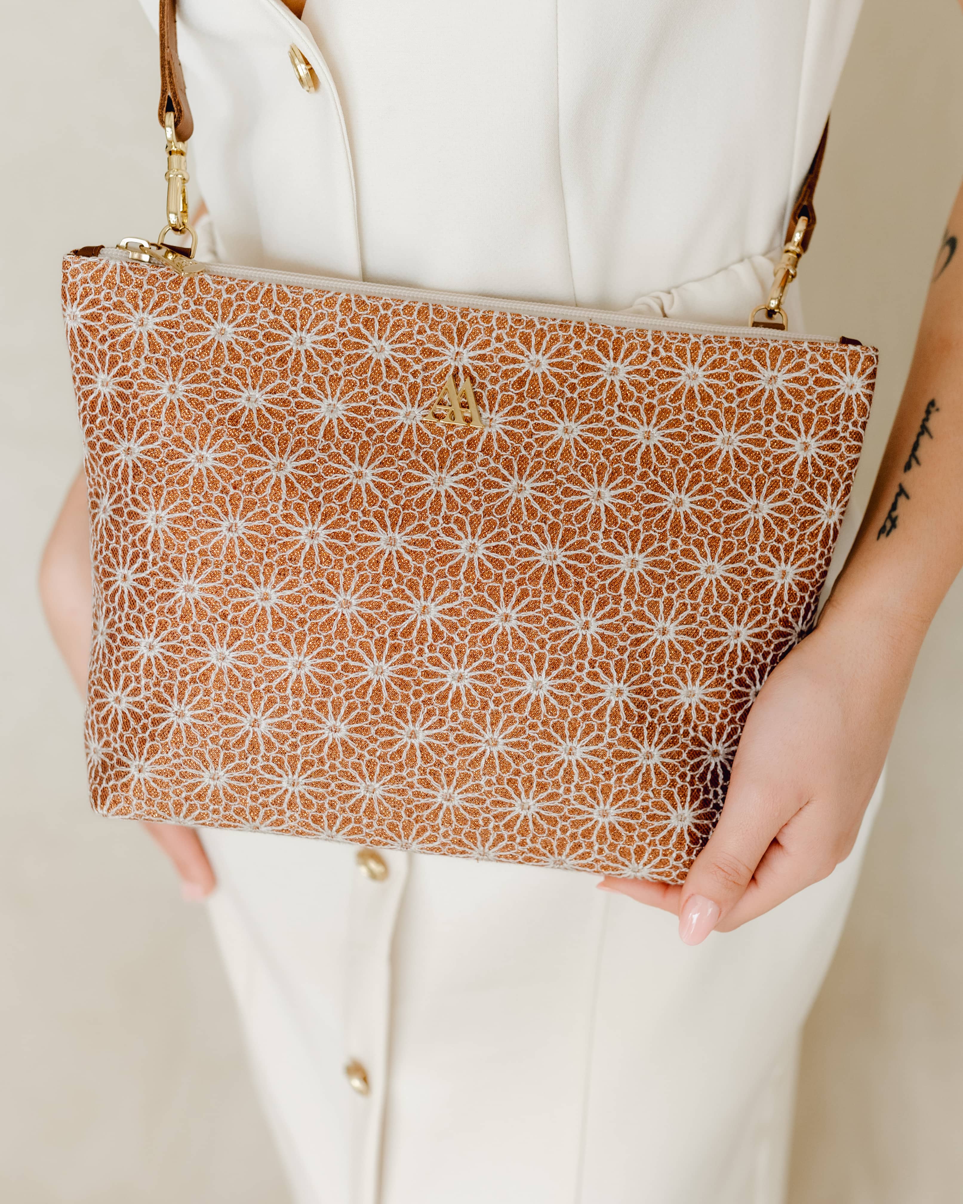 Manola Bolso Clutch Flores Lúrex Bronce