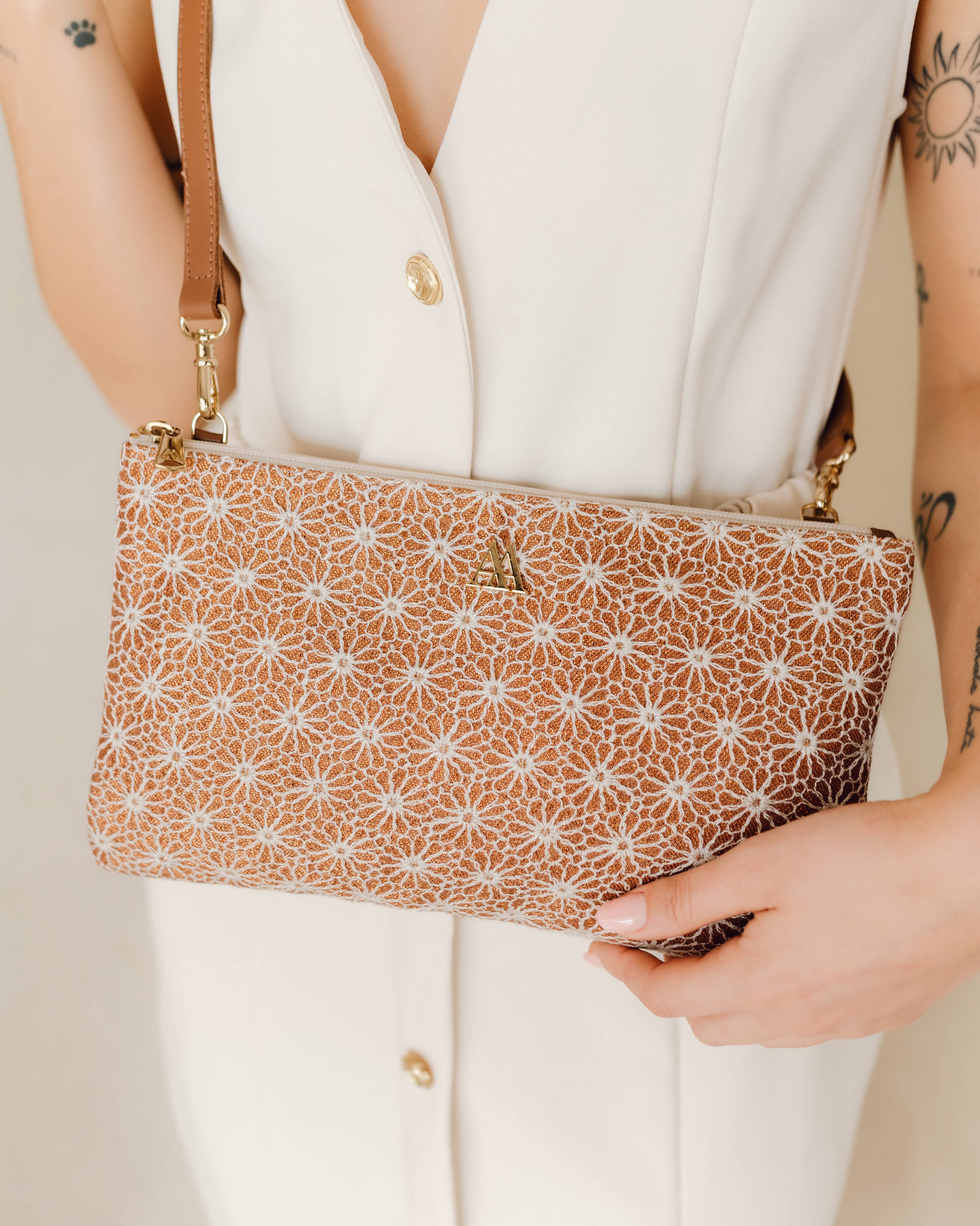 Catalina Bolso Clutch Flores Lúrex Bronce