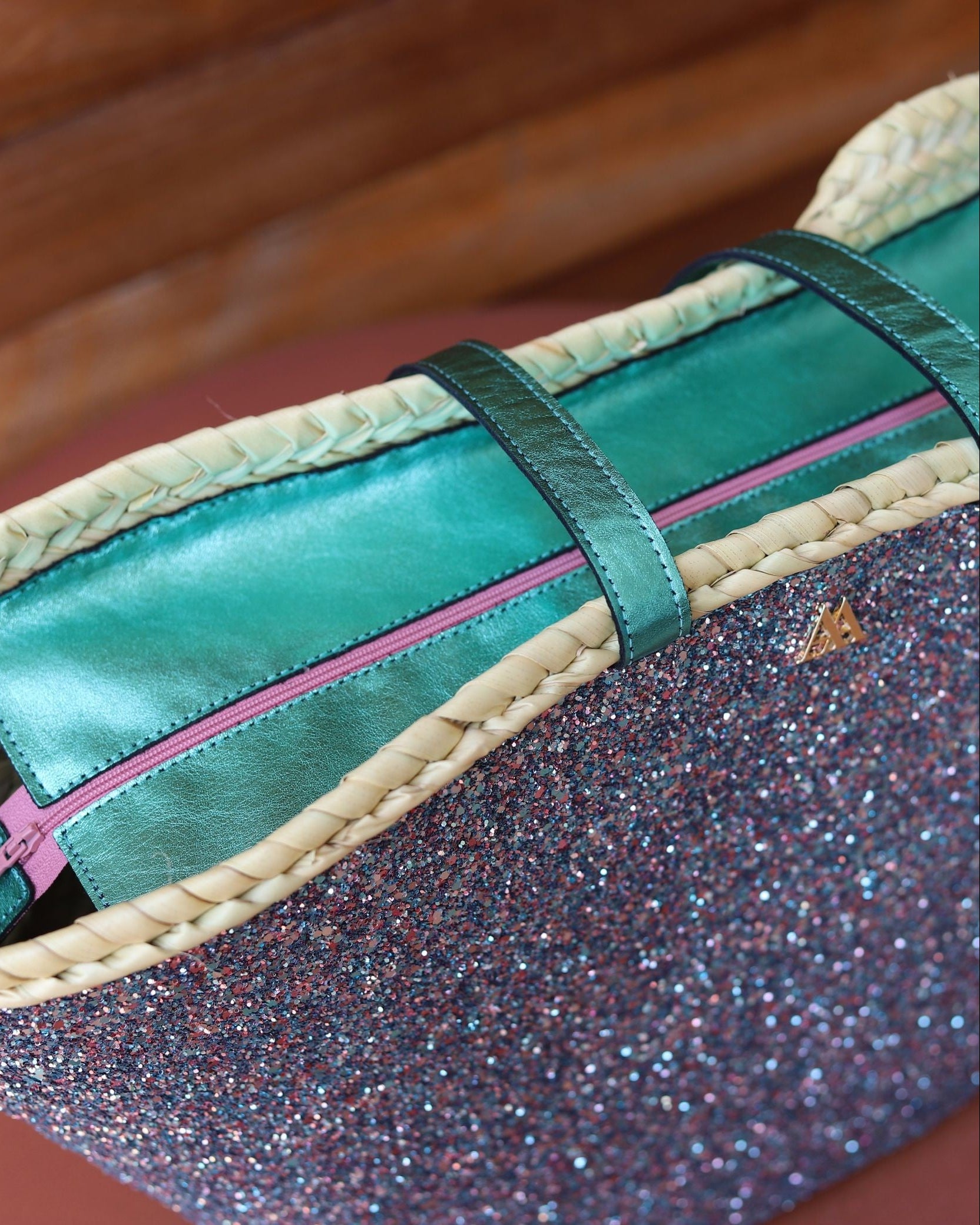 Medium-sized diaper bag, glitter mauve, Cris Mata.