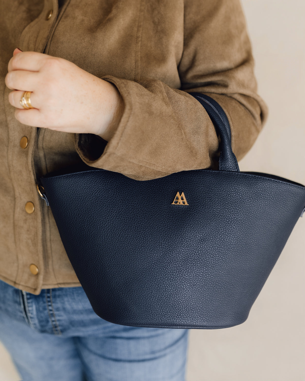 Carlota Cabas en Cuir Bleu Marine