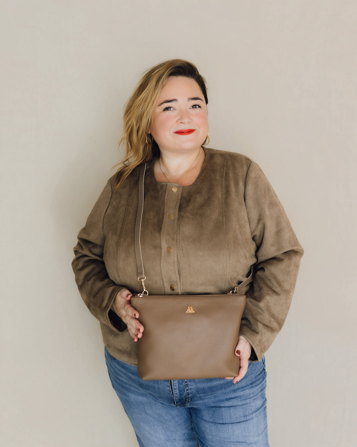Pochette Manola en cuir taupe
