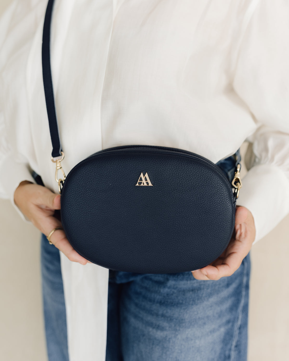 Olivia Borsa Ovale in Pelle Blu Marino