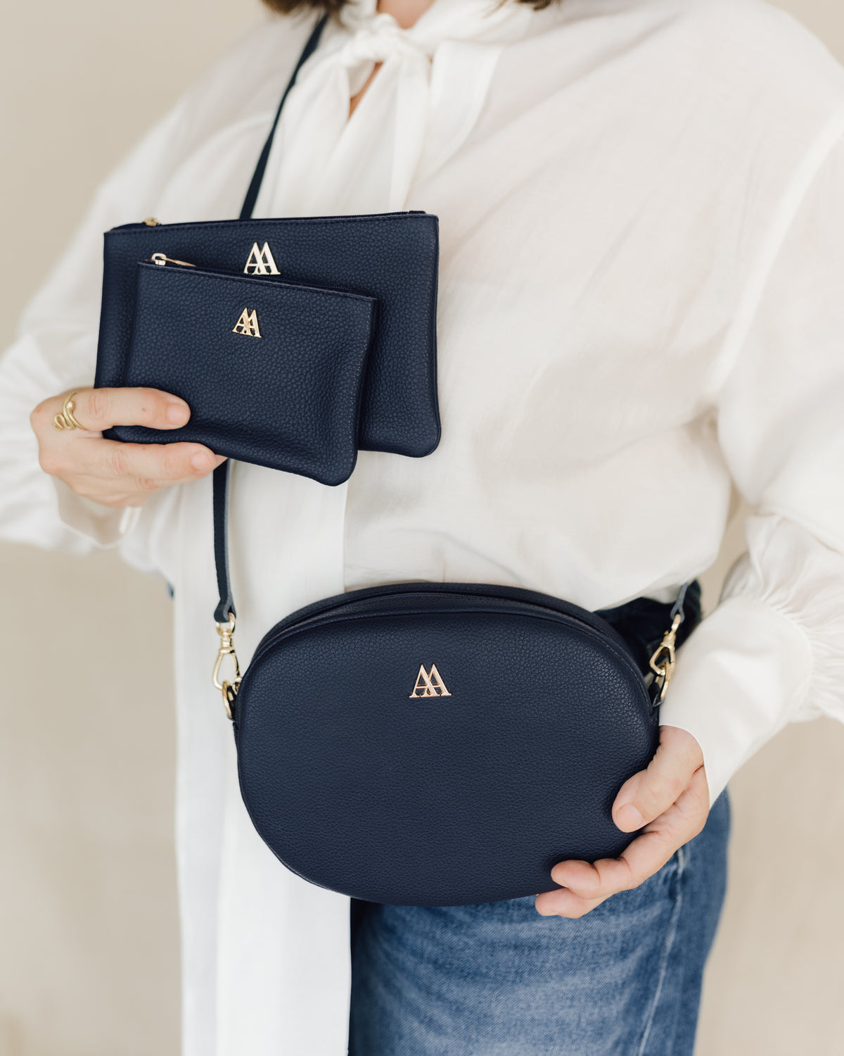 Olivia Borsa Ovale in Pelle Blu Marino