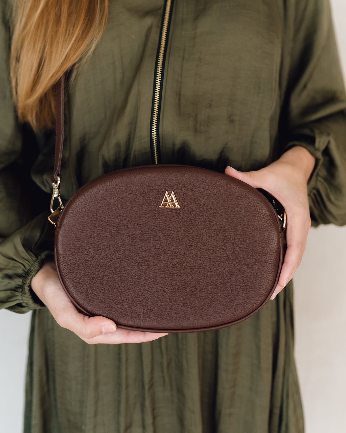 Borsa ovale Olivia in pelle marrone