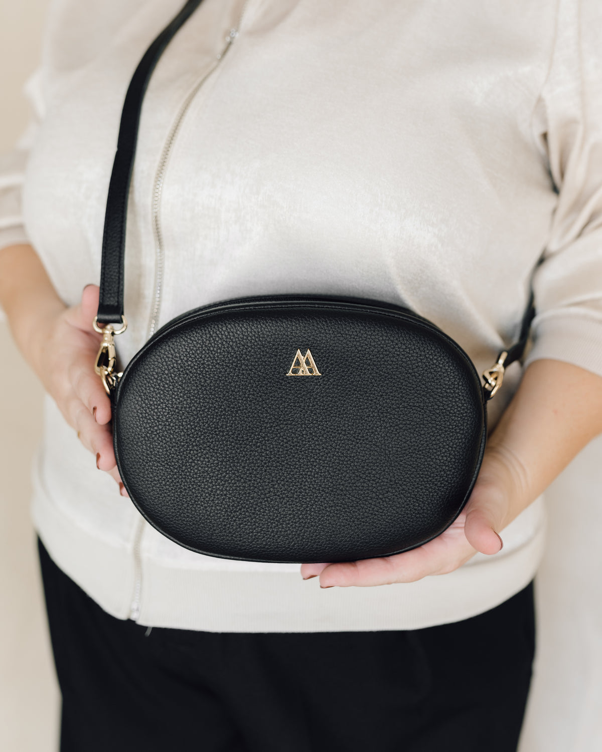 Olivia Borsa Ovale in Pelle Nera