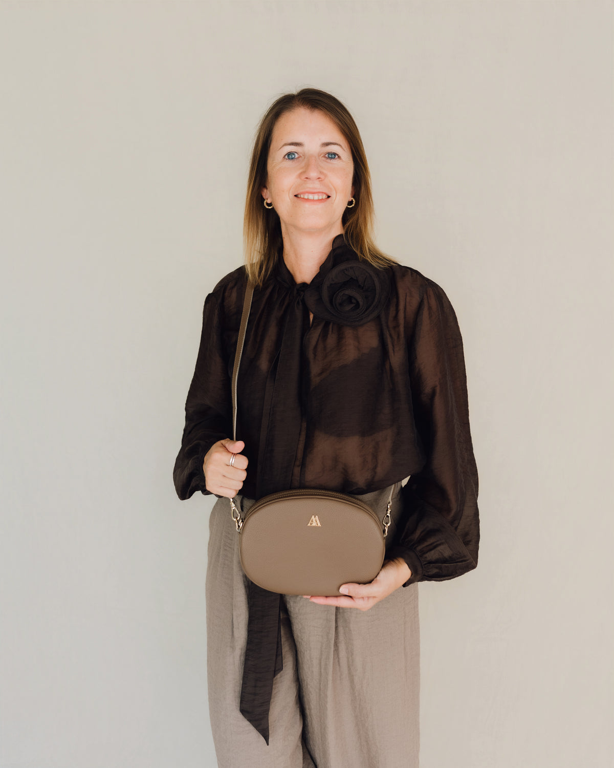 Olivia Sac Ovale en Cuir Taupe